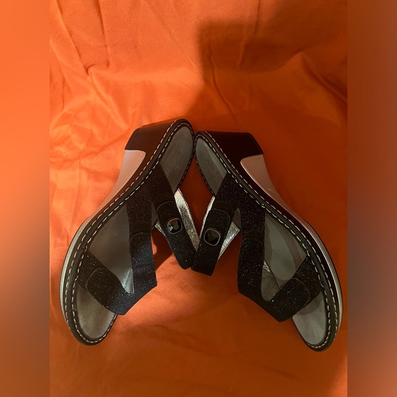Alegria by PG lite, Glitteroti Glitter Wedge Sandals Black size 39/8.5-9 NWOT - Picture 4 of 11
